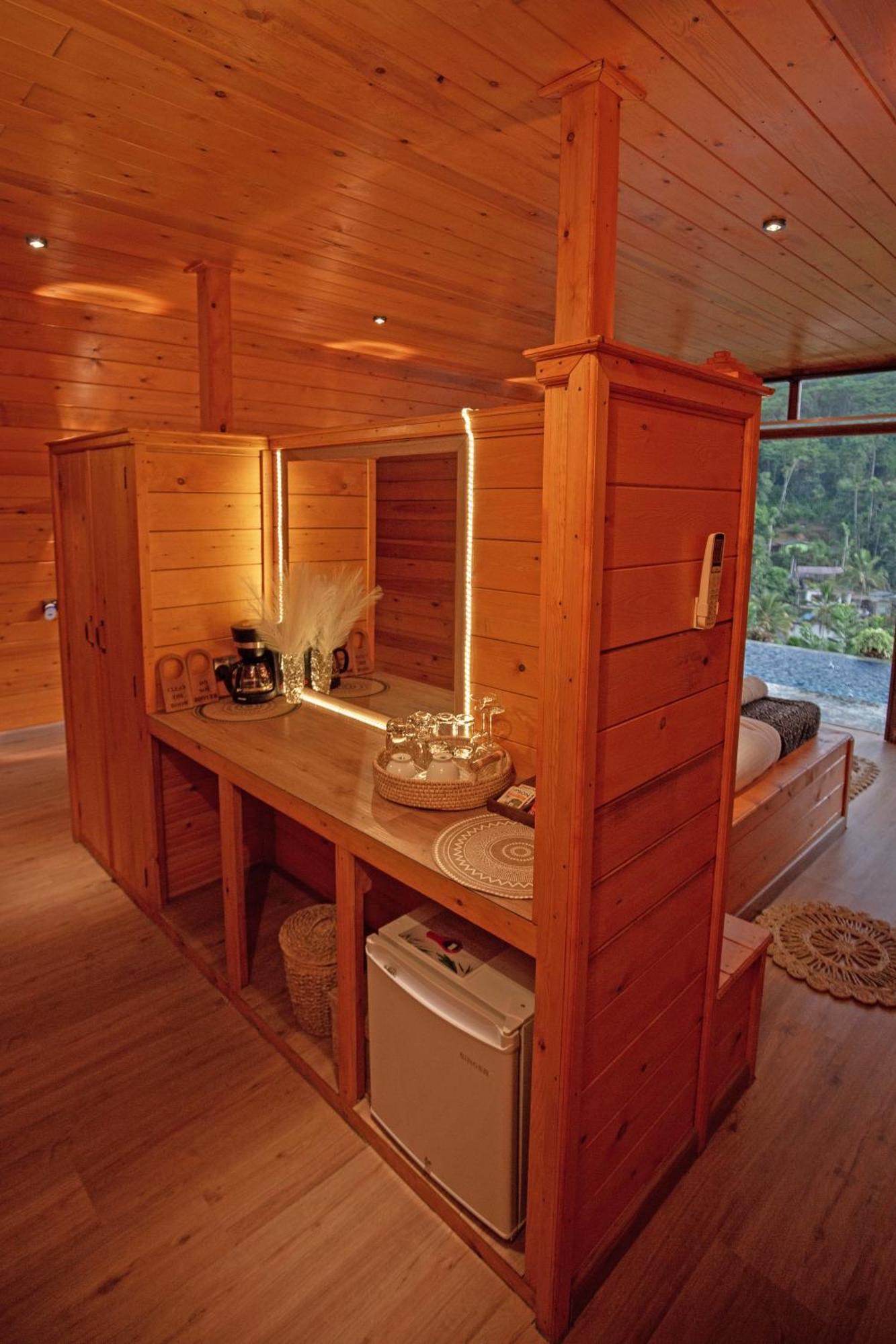 Tea Cabins Ella Room photo